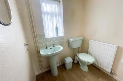 GROUND FLOOR CLOAKROOM