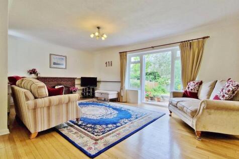 Lounge/Sitting Room
