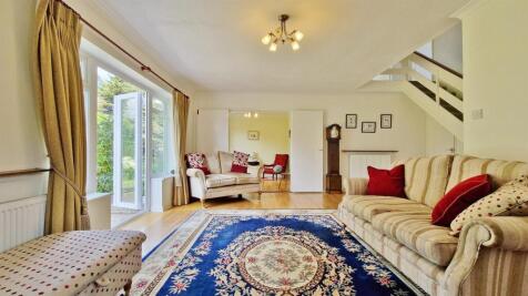 Lounge/Sitting Room