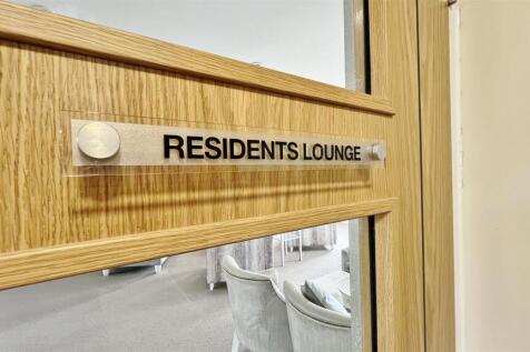Communal Kitchen &amp; Lounge