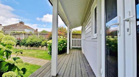 Detached Garden Bar &amp; Workshop