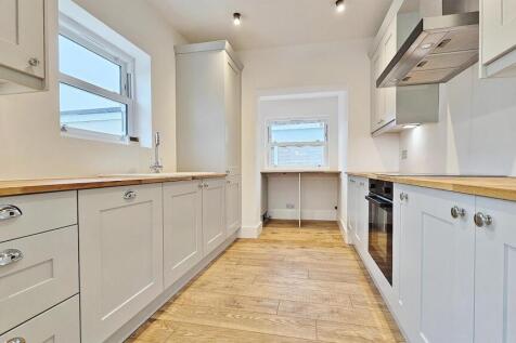 KITCHEN/UTILITY