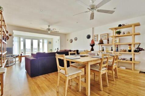 Lounge/Diner Area
