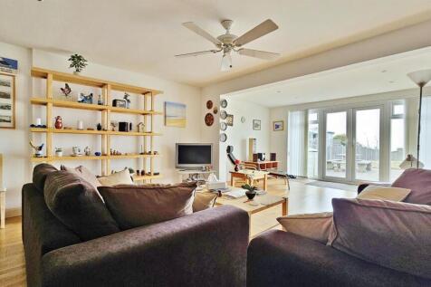 Lounge/Diner Area