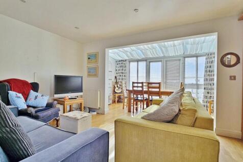 Master Bedroom/Lounge