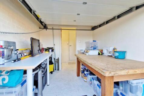 Garage Store/Workshop