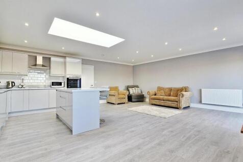 Alternate Lounge/Kitchen/Diner