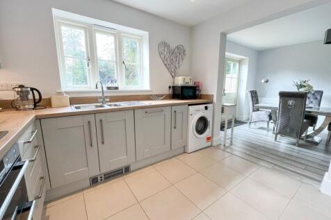 Kitchen/Dining Area