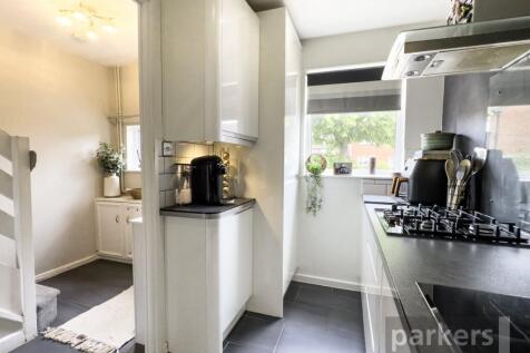 Kitchen/Entrance