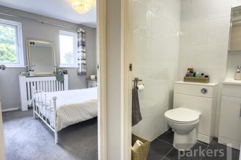 Bedroom/Bathroom