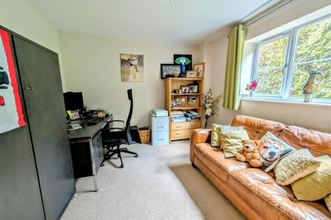 STUDY/BEDROOM 5