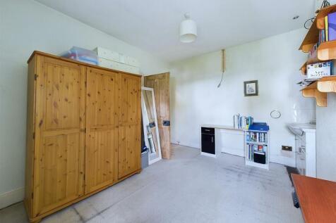 CAM02885G0-PR0179-STILL011.jpg