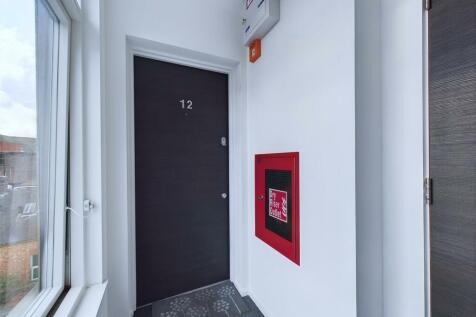 CAM02885G0-PR0219-STILL017.jpg
