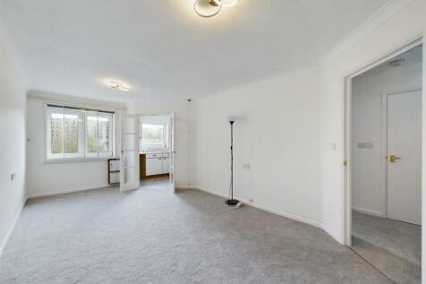 CAM02885G0-PR0242-STILL005.jpg