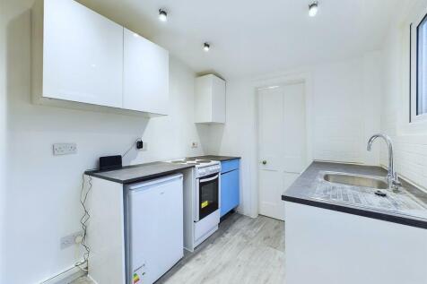 CAM02885G0-PR0253-STILL011.jpg