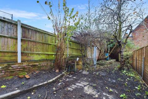 CAM02885G0-PR0253-STILL014.jpg