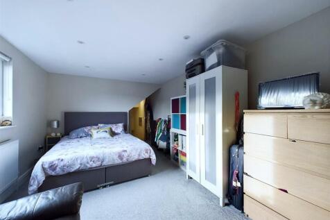 CAM02885G0-PR0260-STILL016.jpg
