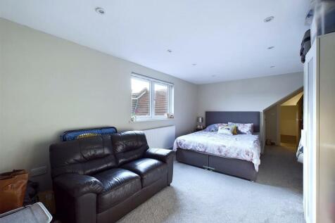 CAM02885G0-PR0260-STILL014.jpg