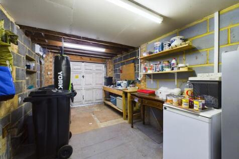 CAM02885G0-PR0304-STILL007.jpg