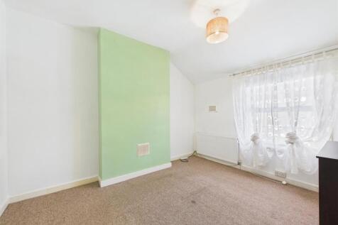 CAM02885G0-PR0372-STILL012.jpg