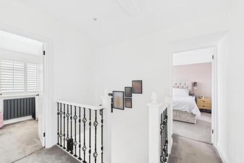 CAM02885G0-PR0351-STILL009.jpg