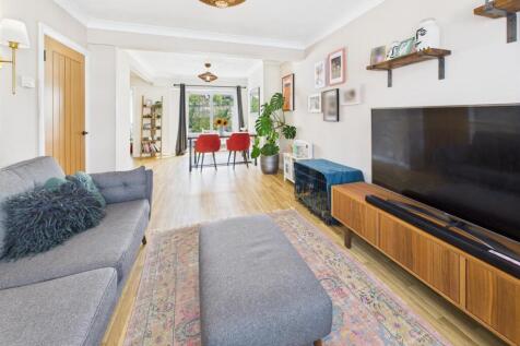 CAM02885G0-PR0429-STILL017.jpg