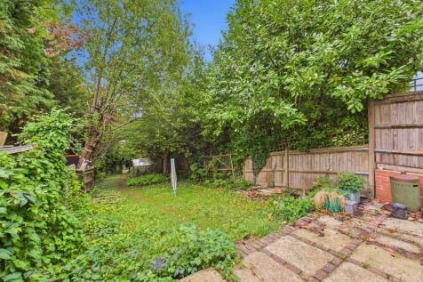 CAM02885G0-PR0471-STILL017.jpg