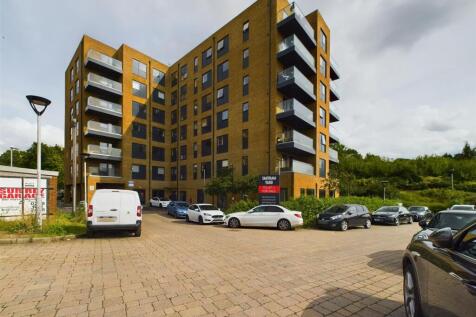 CAM01800G0-PR0113-STILL014.jpg