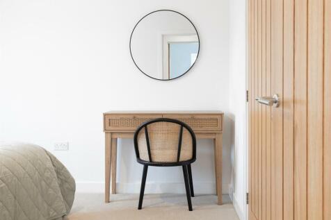 Plot 1, Show home