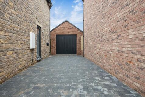 Plot 1, Show home
