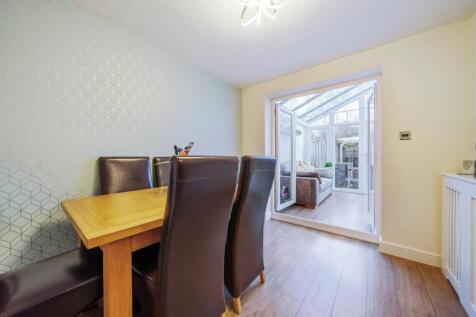 23 Lansdown Close