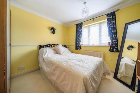 8 Peartree Close