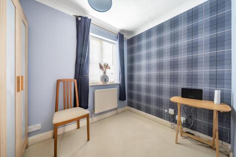 8 Peartree Close
