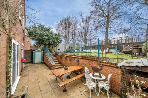 2 Partridge Close