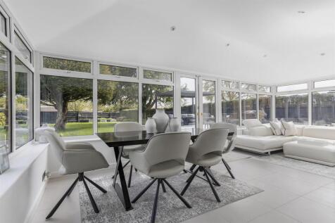 Mayfields, 1 Manor Close