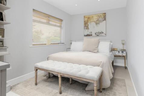 Mayfields, 1 Manor Close