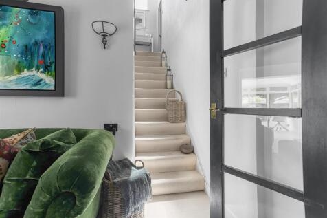 Mayfields, 1 Manor Close