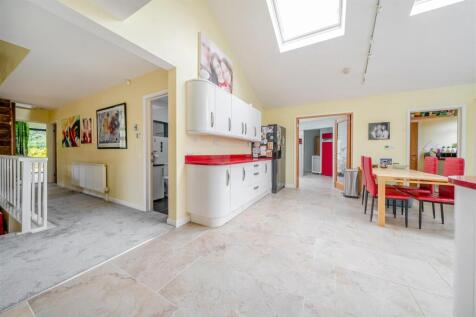12 Bricketts lane. Flore