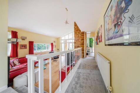 12 Bricketts lane. Flore