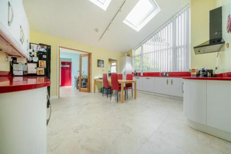 12 Bricketts lane. Flore