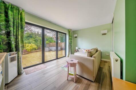 12 Bricketts lane. Flore