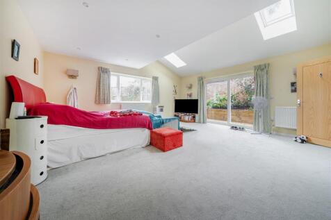12 Bricketts lane. Flore