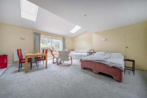 12 Bricketts lane. Flore