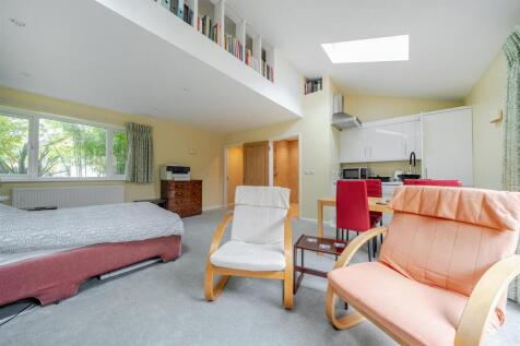 12 Bricketts lane. Flore