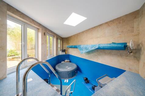 12 Bricketts lane. Flore