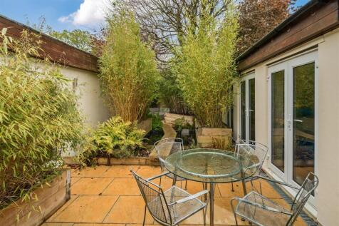 12 Bricketts lane. Flore