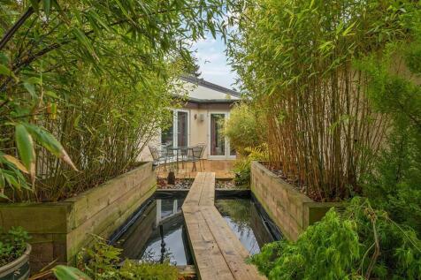 12 Bricketts lane. Flore