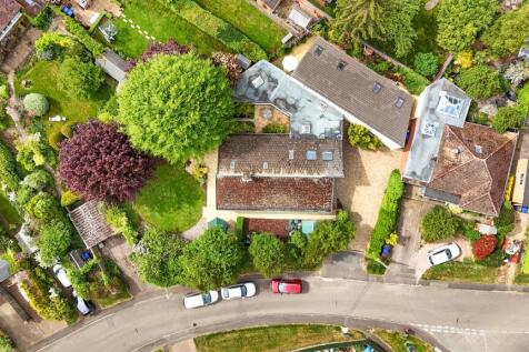 12 Bricketts lane. Flore
