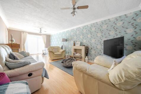 16 Arnull Crescent
