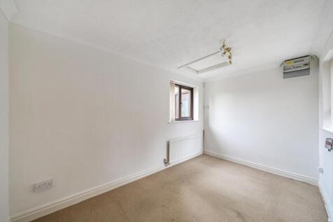 27 Spring Lane, Flore